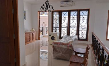 Pakuwon indah Vila Regency Samping Supermall  PAKUWON , Full furnis baru gress