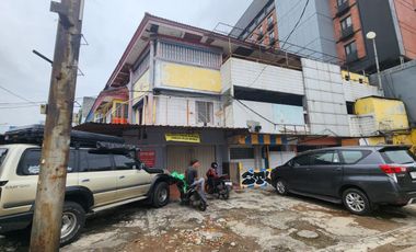 Disewakan ruang usaha 3 lantai di Jl Perserikatan Rawamangun