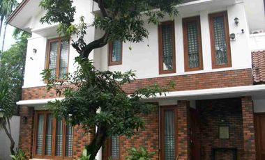 Dijual Cepat Rumah 2 Lantai Lokasi Strategis di Jakarta Selatan