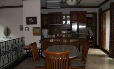 Dijual Cepat Rumah 2 Lantai Lokasi Strategis di Jakarta Selatan