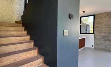 CASA NUEVA EN ESQUINA EN EL EDÉN RESIDENCIAL, JUNTO A ÁREAS VERDES, 4 HABITACIONES, ROOF GARDEN. ZONA BOSQUES DE SANTA ANITA.