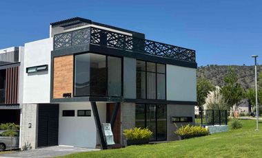CASA NUEVA EN ESQUINA EN EL EDÉN RESIDENCIAL, JUNTO A ÁREAS VERDES, 4 HABITACIONES, ROOF GARDEN. ZONA BOSQUES DE SANTA ANITA.