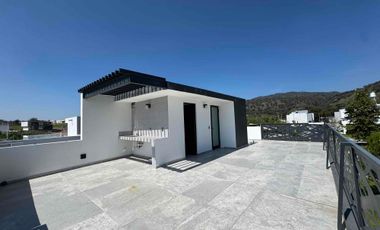 CASA NUEVA EN ESQUINA EN EL EDÉN RESIDENCIAL, JUNTO A ÁREAS VERDES, 4 HABITACIONES, ROOF GARDEN. ZONA BOSQUES DE SANTA ANITA.