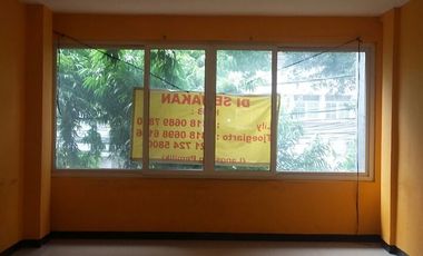 Ruko 4 Lantai , Jl.Melawai raya Harga 250 jt / thn Unfurnis