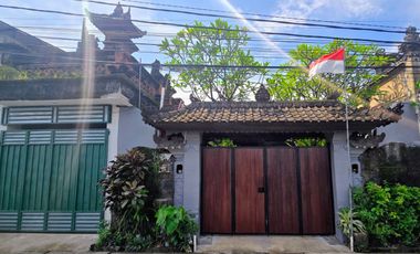 COMFORTABLE HOME IN PREMIUM LOCATION, 5BED 2.5BATH, LONG TERM RENT - JL GN PATAS, PADANG SAMBIAN KELOD