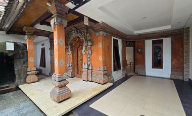 COMFORTABLE HOME IN PREMIUM LOCATION, 5BED 2.5BATH, LONG TERM RENT - JL GN PATAS, PADANG SAMBIAN KELOD