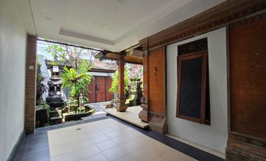 COMFORTABLE HOME IN PREMIUM LOCATION, 5BED 2.5BATH, LONG TERM RENT - JL GN PATAS, PADANG SAMBIAN KELOD