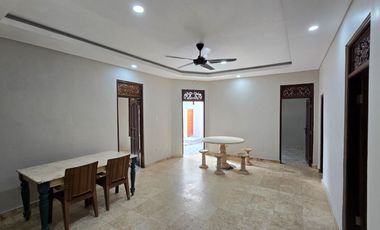 COMFORTABLE HOME IN PREMIUM LOCATION, 5BED 2.5BATH, LONG TERM RENT - JL GN PATAS, PADANG SAMBIAN KELOD