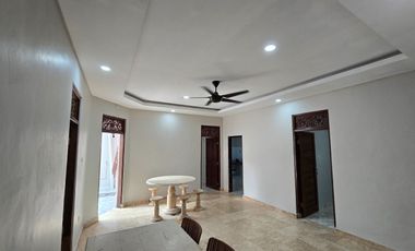 COMFORTABLE HOME IN PREMIUM LOCATION, 5BED 2.5BATH, LONG TERM RENT - JL GN PATAS, PADANG SAMBIAN KELOD