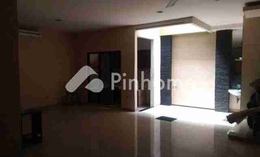 rumah strategis pinggir BKT‼️  jl Soekanto - duren sawit