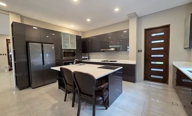 House and Lot For Sale at Paseo de Magallanes Village, Makati City