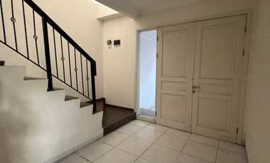 RUMAH MEWAH 3 LANTAI di Pavillion Residence – Posisi Sudut, Double Decker, Siap Huni!