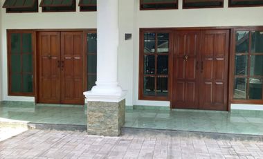 Disewakan Ruangan Depan Bagian Bawah Berikut Halaman