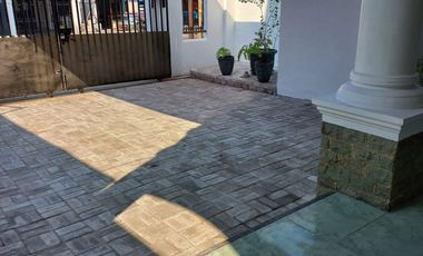 Disewakan Ruangan Depan Bagian Bawah Berikut Halaman