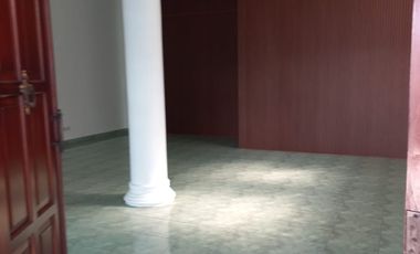 Disewakan Ruangan Depan Bagian Bawah Berikut Halaman