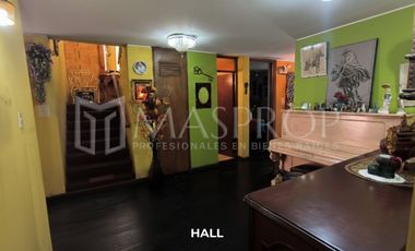 CASA DE DOS PISOS EN VENTA – AV. BOLOGNESI, URB. PESCASSEROLLI