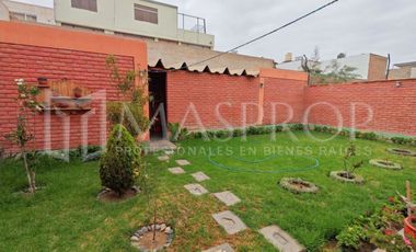 CASA DE DOS PISOS EN VENTA – AV. BOLOGNESI, URB. PESCASSEROLLI