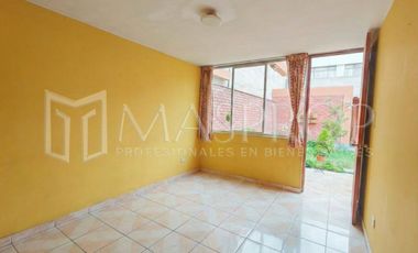 CASA DE DOS PISOS EN VENTA – AV. BOLOGNESI, URB. PESCASSEROLLI