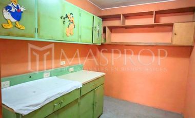 CASA DE DOS PISOS EN VENTA – AV. BOLOGNESI, URB. PESCASSEROLLI