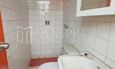 CASA DE DOS PISOS EN VENTA – AV. BOLOGNESI, URB. PESCASSEROLLI