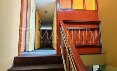 CASA DE DOS PISOS EN VENTA – AV. BOLOGNESI, URB. PESCASSEROLLI