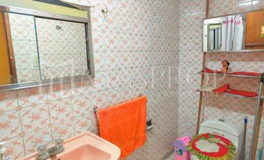 CASA DE DOS PISOS EN VENTA – AV. BOLOGNESI, URB. PESCASSEROLLI