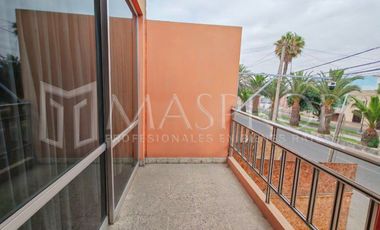 CASA DE DOS PISOS EN VENTA – AV. BOLOGNESI, URB. PESCASSEROLLI