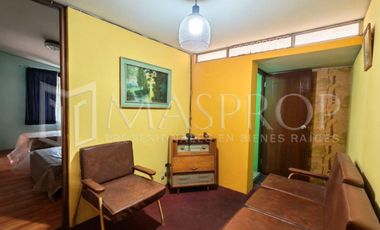 CASA DE DOS PISOS EN VENTA – AV. BOLOGNESI, URB. PESCASSEROLLI