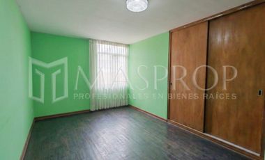 CASA DE DOS PISOS EN VENTA – AV. BOLOGNESI, URB. PESCASSEROLLI