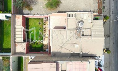CASA DE DOS PISOS EN VENTA – AV. BOLOGNESI, URB. PESCASSEROLLI