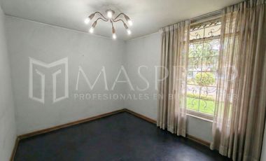 CASA DE DOS PISOS EN VENTA – AV. BOLOGNESI, URB. PESCASSEROLLI