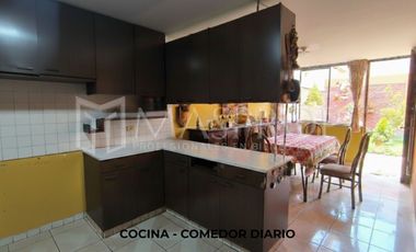 CASA DE DOS PISOS EN VENTA – AV. BOLOGNESI, URB. PESCASSEROLLI