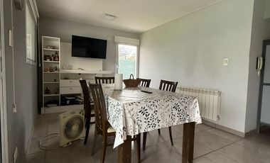 VÓRTICE INMOBILIARIA VENDE CASA EN B° PRIVADO PINARES DE FURLOTTI, MAIPÚ, MENDOZA