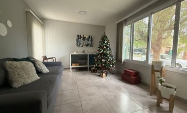 VÓRTICE INMOBILIARIA VENDE CASA EN B° PRIVADO PINARES DE FURLOTTI, MAIPÚ, MENDOZA