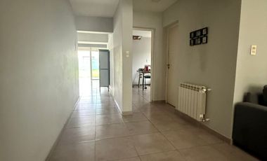 VÓRTICE INMOBILIARIA VENDE CASA EN B° PRIVADO PINARES DE FURLOTTI, MAIPÚ, MENDOZA