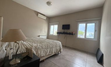 VÓRTICE INMOBILIARIA VENDE CASA EN B° PRIVADO PINARES DE FURLOTTI, MAIPÚ, MENDOZA