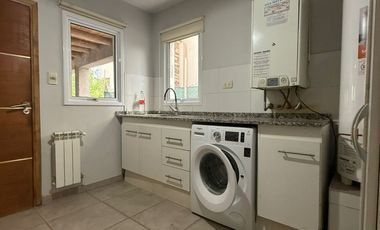 VÓRTICE INMOBILIARIA VENDE CASA EN B° PRIVADO PINARES DE FURLOTTI, MAIPÚ, MENDOZA