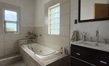 VÓRTICE INMOBILIARIA VENDE CASA EN B° PRIVADO PINARES DE FURLOTTI, MAIPÚ, MENDOZA