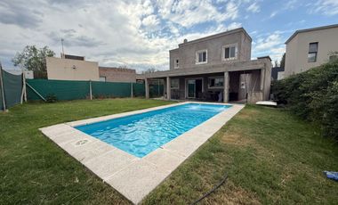 VÓRTICE INMOBILIARIA VENDE CASA EN B° PRIVADO PINARES DE FURLOTTI, MAIPÚ, MENDOZA