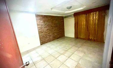 Alquilo Departamento de 3 Dormitorios, Planta Baja, en la Urbanizacion PORTON DE LOS ALAMOS, en ALAMOS NORTE, cerca del CC RIOCENTRO NORTE