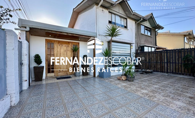 SAN FELIPE - VENDE CASA DE DOS PISOS 2D 1B 2E VILLA LA ESTANCIA