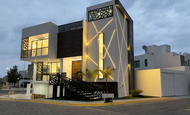 Casa en Venta – Paseos de la Herradura, Sur de Pachuca Residencia en esquina | Doble filtro de seguridad | Amplios espacios