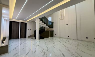 Casa en Venta – Paseos de la Herradura, Sur de Pachuca Residencia en esquina | Doble filtro de seguridad | Amplios espacios