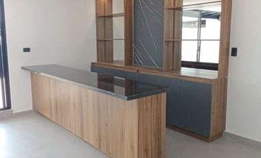 CASA EN RENTA EN LOMAS DE ANELÓPOLIS ZONA CASCATTA.