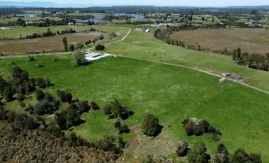 Campo con excelente acceso, conectividad e infraestructura productiva en Ilque - Puerto Montt