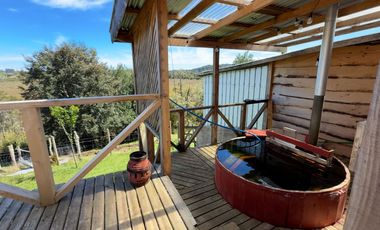 Campo con excelente acceso, conectividad e infraestructura productiva en Ilque - Puerto Montt