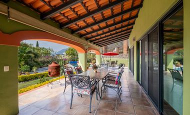 Impresionantes vistas desde esta preciosa casa en venta en Raquet club!