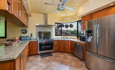 Impresionantes vistas desde esta preciosa casa en venta en Raquet club!