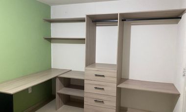 RENTA DE CASA AMUEBLADA  3 RECAMARAS EN HACIENDA VIÑEDOS  SALIDA LEON SILAO