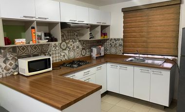 RENTA DE CASA AMUEBLADA  3 RECAMARAS EN HACIENDA VIÑEDOS  SALIDA LEON SILAO